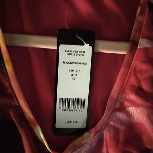 BEBE Everly Shirred Ruffle dress - Picture 4 of 6